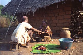 cd1709-84-f504-23.jpg Closing rites, treating the widow