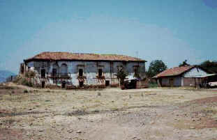 La Laguna hacienda building.jpg (22825 bytes)