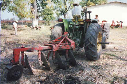 Pedro Vargas with tractor.jpg (48046 bytes)