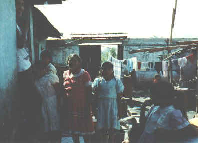 Guerrero cane cutter women inside galeria.jpg (22257 bytes)