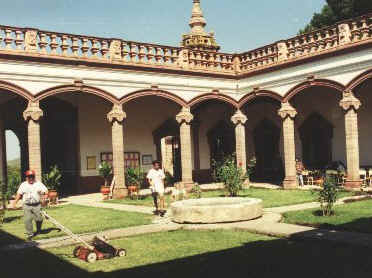 Hacienda interior converted to prepa.jpg (40872 bytes)