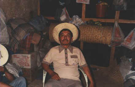 Older Guerrero cane cutter in galeria.jpg (25230 bytes)